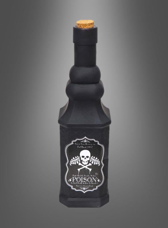 Eine schwarze Halloween-Geschenkflasche (24 cm) mit Korkverschluss und einem Etikett, auf dem ein Totenkopf mit der Aufschrift „Poison“ zu sehen ist, steht vor einem grauen Farbverlaufshintergrund – die perfekte Halloween-Dekoration oder ein gruseliges Geschenk für jede Hexenküche.
