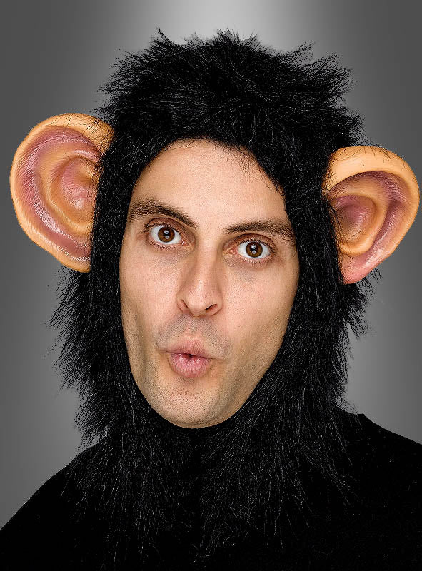 Eine Person in einem schwarzen Pelzkostüm, komplett mit großen künstlichen Affenohren und einer Affenmaske mit Fell ohne Gesicht, macht vor einem grauen Hintergrund eine überraschte Miene – perfekt für Ihr nächstes Karnevals-Tierkostüm oder Ihre nächste Fasching-Feier.