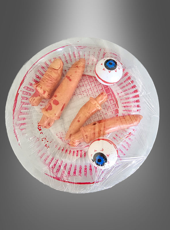 Die „Halloween-Deko Finger-Augen“ bestehen aus einer durchsichtigen Plastikplatte mit blutigen Fingern und zwei künstlichen Augäpfeln, die alle in Plastik verpackt sind – damit sind sie das perfekte gruselige Accessoire für Ihre Halloween-Deko vor einem grauen Hintergrund mit Farbverlauf.