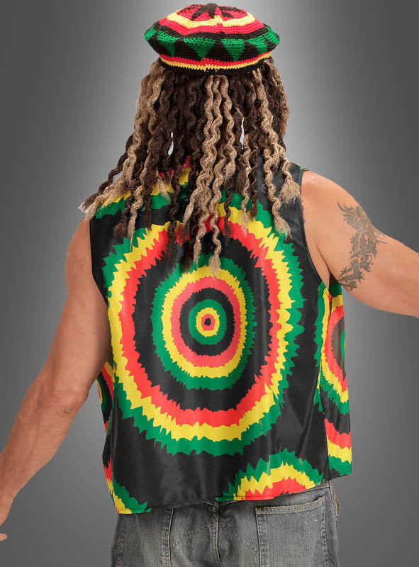 Hier ist ein umformulierter Satz unter Verwendung Ihrer Produktdaten: Eine Person ist von hinten zu sehen, die die „Reggae Karibik Weste Batik“ in leuchtenden Rastafari-Farben trägt, kombiniert mit einem passenden Hut und einer Dreadlock-Perücke. Auf ihrem Arm ist ein Tattoo zu sehen, während sie vor einem schlichten grauen Hintergrund steht – ideal, um den Geist jeder Veranstaltung mit Jamaika-Thema zu verkörpern.