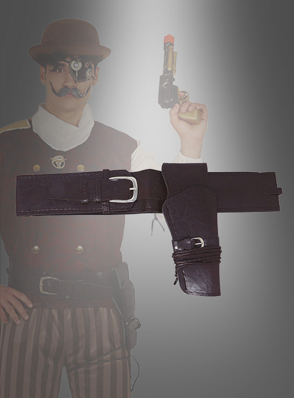 Ein Cowboy-Pistolenhalfter und ein Gürtel (84–100 cm) sind vor einer Person in Steampunk-Kleidung zu sehen, die eine Spielzeugpistole in der Hand hält.