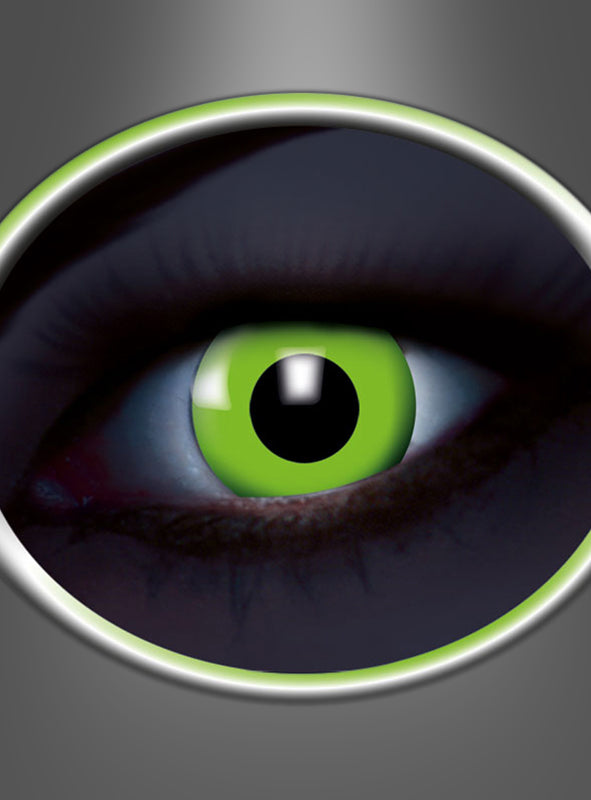 Eine Nahaufnahme eines menschlichen Auges mit einer leuchtend grünen Iris und einer schwarzen Pupille, hervorgehoben durch 3-Monatslinsen „UV Flash Green“, vor einem dunklen Hintergrund mit einem metallischen, kreisförmigen Rahmen.