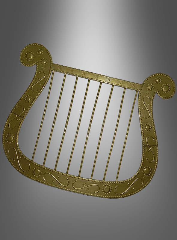 Goldene, leierförmige Harfe für Engelkostüme, 23 x 27 cm, mit dekorativen Mustern und einem geschwungenen Rahmen mit acht vertikalen Saiten – dieses wunderschöne Accessoire eignet sich perfekt als Engelharfe oder Kostümzusatz und wird vor einem grau abgestuften Hintergrund präsentiert.