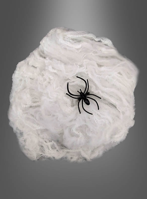 Eine schwarze Plastikspinne ruht auf einem runden Stück weißem Kunstspinnennetz vor einem grauen Hintergrund mit Farbverlauf – damit ist die „Spinnenweben Kleinpackung 20 g Tischdeko“ die perfekte Ergänzung für Ihre Halloween-Dekoration.