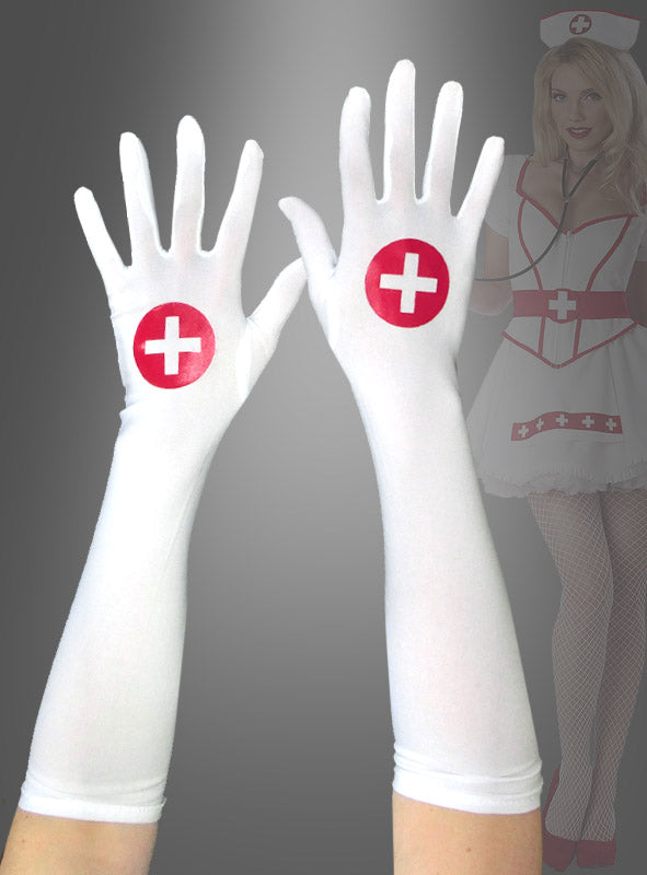 Zwei lange Krankenschwesterhandschuhe mit roten medizinischen Kreuzen werden hochgehalten; im Hintergrund ist schemenhaft eine Person in einem Krankenschwesterkostüm zu erkennen.