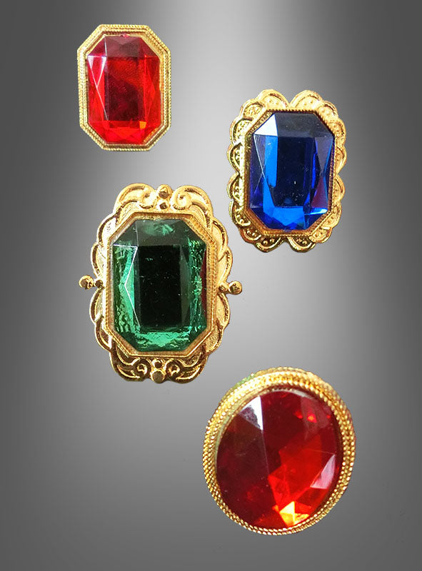 Vier kunstvoll gearbeitete Broschen mit der Aufschrift „Goldener Ring mit Schmuckstein verstellbar“, verziert mit facettierten Steinen – zwei rote, ein grüner und ein blauer –, die jeweils in goldfarbenes Metall gefasst sind, erinnern an die Eleganz eines echten Goldenen Rings oder Edelsteinrings. Sie eignen sich ideal als Kostümschmuck oder Karnevalsaccessoires und kommen vor einem grauen Hintergrund mit Farbverlauf besonders gut zur Geltung.