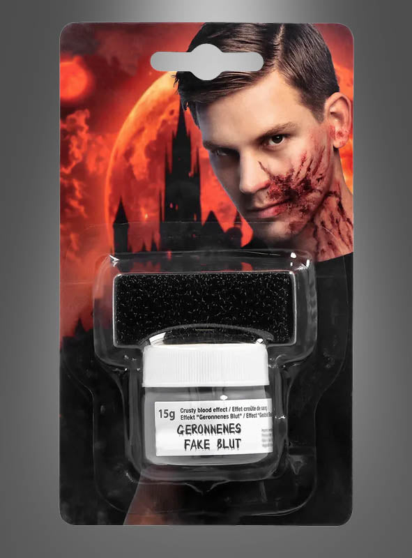 Ein Paket mit „Dickes Blut Make-up Halloween“ vor einem Hintergrund im Vampir-Stil und einem Mann, dessen Gesicht mit realistisch wirkenden Wunden verziert ist, die mit Spezialeffekt-Schminke gestaltet wurden.