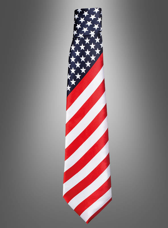 Zeigen Sie Ihren patriotischen Geist auf jeder Amerika-Party mit der Krawatte „USA – Amerikanische Flagge“. Diese stilvolle Krawatte besticht oben durch weiße Sterne auf blauem Hintergrund und darunter durch markante rote und weiße diagonale Streifen – perfekt, um im klassischen „Stars and Stripes“-Flair zu feiern.