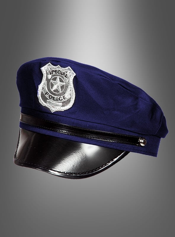 Die blaue Polizeimütze mit Abzeichen besticht durch ein dunkles Blau, einen glänzenden schwarzen Schirm und ein silbernes Polizeiabzeichen auf der Vorderseite und wird vor einem grauen Farbverlauf präsentiert – ideal als Ergänzung zu deinem Polizistenkostüm an Fasching.