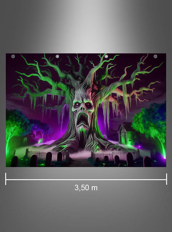Illustration eines Spukbaums mit einem Gesicht, umgeben von Grabsteinen, Nebel, unheimlicher Beleuchtung und einem kleinen Haus; das waschbare XXL-UV-Stoffbanner „Geisterbaum“ (250 x 350 cm) eignet sich mit einer Bildbreite von 3,50 Metern perfekt, um an diesem Halloween eine gruselige Atmosphäre zu schaffen.