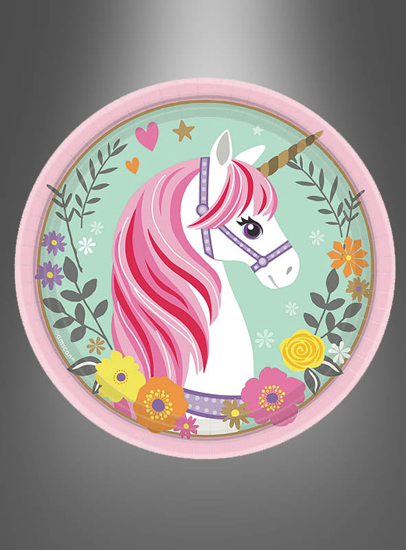 Ein Cartoon-Einhorn mit rosa Mähne und goldenem Horn ist auf den runden, pastellfarbenen „Kleinen Einhorn-Papptellern (8 Stück)“ von Blumen, Blättern und Herzen umgeben – perfekt als Einhorn-Partydeko für jeden Kindergeburtstag.