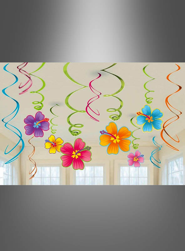 In einem sonnendurchfluteten Raum mit großen Fenstern hängen farbenfrohe, blumenförmige Dekorationen der Marke „12 x Blumen Swirls Hibiskus“ sowie verspielte Spiralfahnen von der Decke und sorgen so für die perfekte Partydekoration für jede fröhliche Feier.