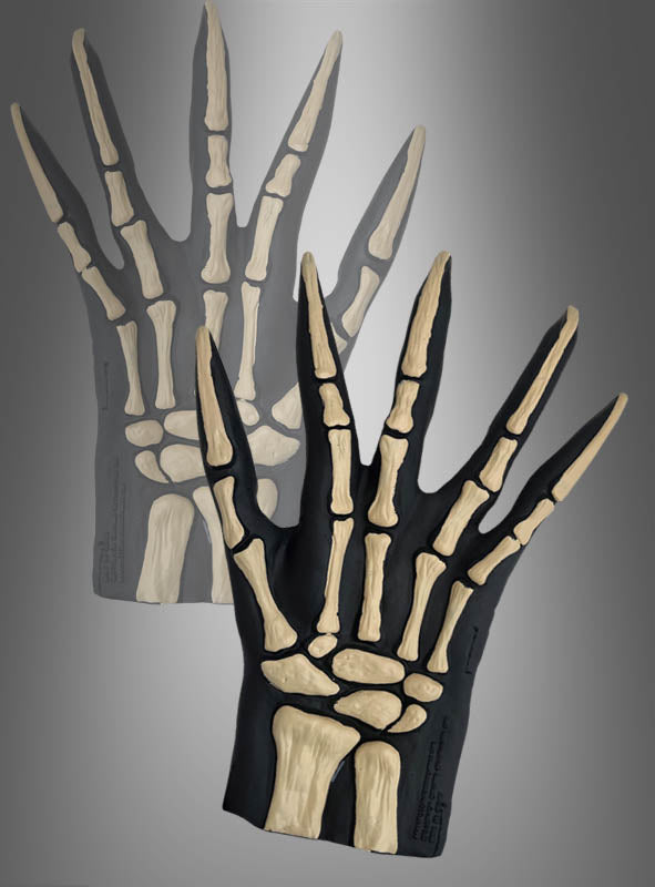 Zwei 3D-Skeletthandschuhe mit Knochen aus Latex, die jeweils fünf längliche Finger aufweisen, werden vor einem grauen Hintergrund mit Farbverlauf präsentiert und zeigen detaillierte Knochenmuster auf der Oberseite – ideal als Sensenmann-Accessoire für Ihr Halloween-Kostüm.