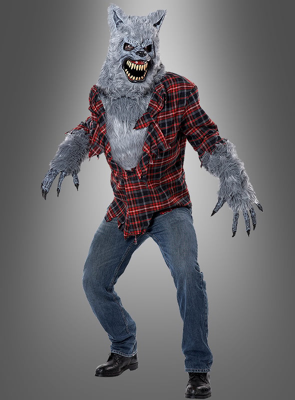 Eine Person, die das Werwolf-Kostüm mit Ani-Motion-Maske trägt, dazu ein kariertes Hemd, Jeans und schwarze Schuhe, knurrt vor einem grauen Farbverlaufshintergrund – perfekt für Halloween.