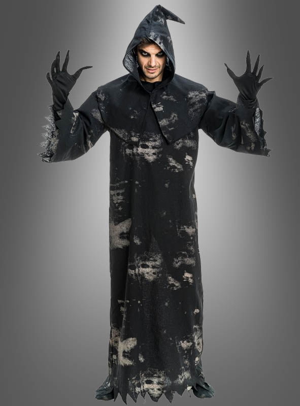 Eine Person, die das „Sensenmann Deluxe Robe“-Halloween-Kostüm trägt – komplett mit schwarzem Kapuzenmantel und Handschuhen –, steht mit erhobenen Händen und bedrohlichem Gesichtsausdruck vor einem grauen Hintergrund und ist damit eine eindringliche Ergänzung für jede Halloween-Kostümsammlung.