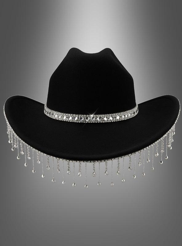 Cowboyhut mit funkelndem Strass für Damen, verziert mit einem Strassband und silbernen Perlenfransen rund um die Krempe – perfekt als Festivalhut im angesagten Cowboyhut-Look, präsentiert vor einem Hintergrund mit Farbverlauf.