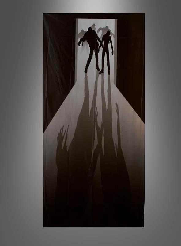 Zwei schemenhafte Gestalten stehen in einer Tür und werfen lange, übertriebene Schatten auf den Boden, die wie ausgestreckte Hände aussehen – so entsteht eine unheimliche Szene, die sich ideal für das Türposter „Halloween-Deko 152 cm Zombie oder Keep Out“ eignet.