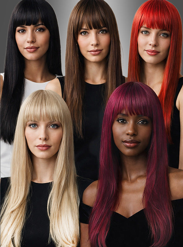 Fünf Frauen mit langen, glatten Haaren und Pony – alle in schwarzen Oberteilen – präsentieren vor einem neutralen Hintergrund eine Vielzahl auffälliger Haarfarben, darunter Schwarz, Braun, Rot, Blond und Burgunderrot. Jeder dieser lebhaften Looks wurde mit der Langhaar-Perücke „Emilia glatt mit Pony“ aus der Kollektion von Kostümpalast kreiert.