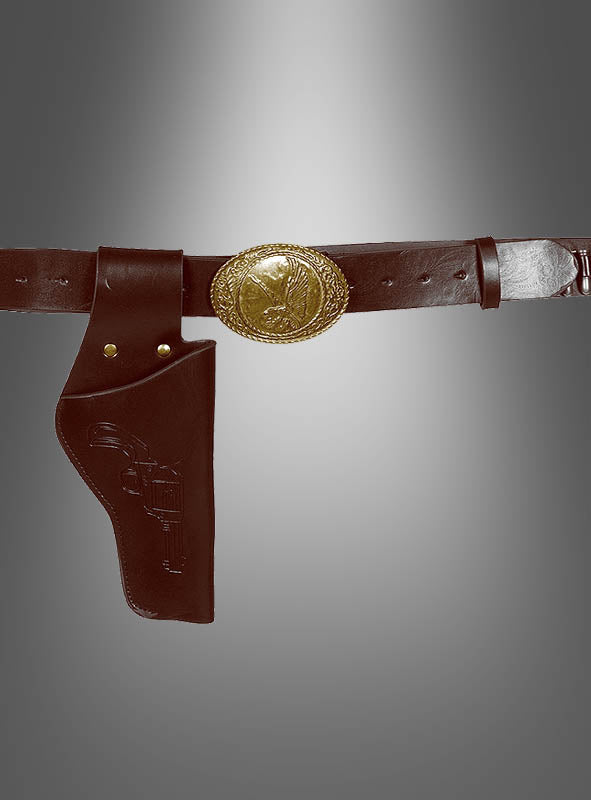 Pistolen-Gürtel mit Cowboy-Western-Holster aus braunem Leder mit goldfarbener Zierschnalle vor einem grau verlaufenden Hintergrund.