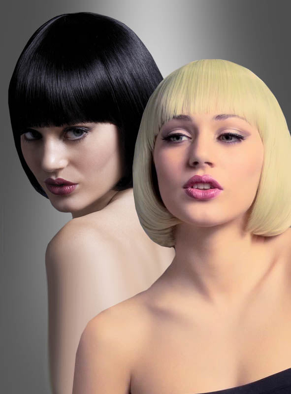 Zwei Frauen, von den Schultern aufwärts gezeigt, eine mit schwarzen Haaren und eine mit blonden Haaren, beide tragen identische Perücken im Bob-Stil „Mia“ mit Pony vor einem grauen Hintergrund – perfekt für eine 20er-Jahre-Party.