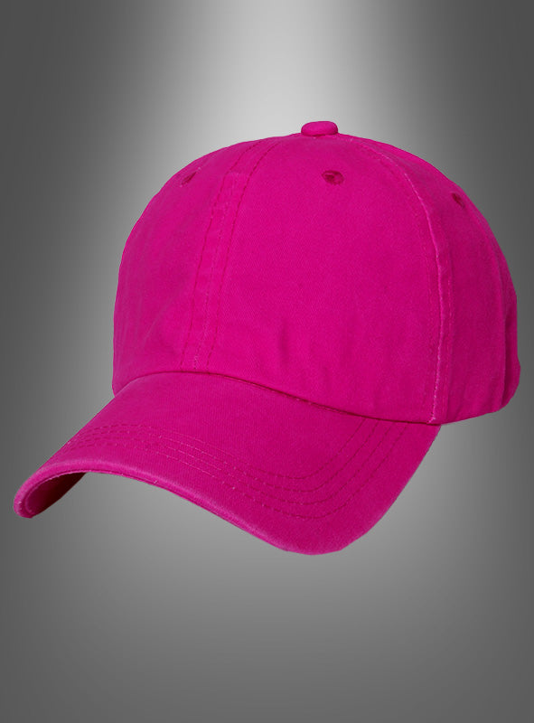 Eine Baseballkappe im Neon-Look in leuchtendem Pink ist vor einem grauen Hintergrund mit Farbverlauf abgebildet. Diese Kappe, die vom Stil der 80er- und 90er-Jahre inspiriert ist, verfügt über einen gebogenen Schirm, sichtbare Nähte und ein schlichtes Vorderteil.