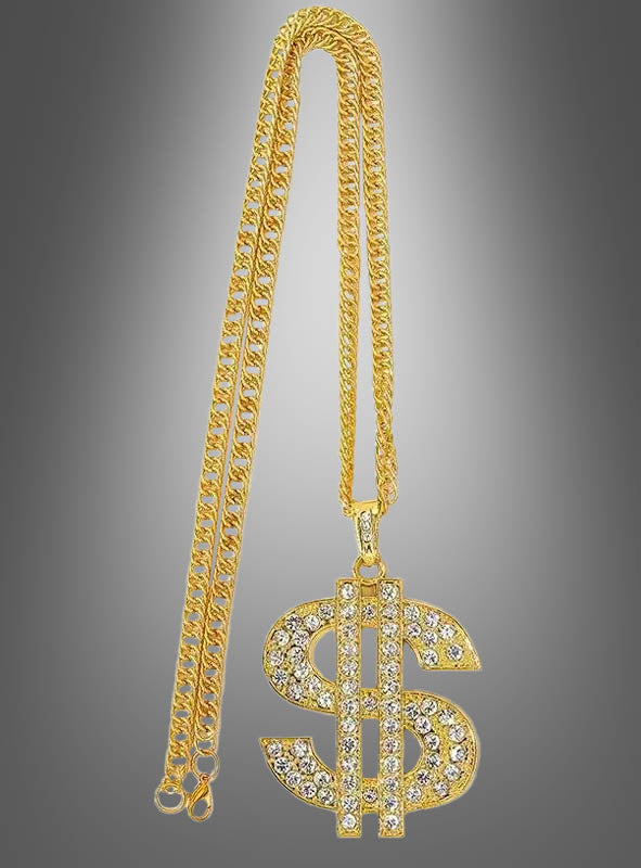 Pimp Dollar Kette mit Strasssteinen aus Metall – diese auffällige goldene Kette besticht durch einen großen, mit Strasssteinen besetzten Anhänger in Form eines Dollarzeichens und wird vor einem grauen Hintergrund mit Farbverlauf präsentiert. Ein markantes Stück Modeschmuck und das perfekte goldene Statement-Accessoire für jeden gewagten Stil.