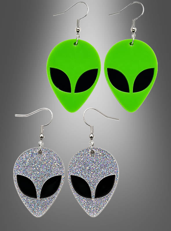 Diese Alien-Ohrringe für Weltraumkostüme werden im Zweierpack geliefert: ein Paar in leuchtendem Grün mit schwarzen Augen und ein Paar in funkelndem Silberglitter mit schwarzen Augen, beide mit Hakenverschluss. Perfekt, um dein Weltraumkostüm abzurunden oder jedem Outfit einen ausgefallenen, außerirdischen Touch zu verleihen.