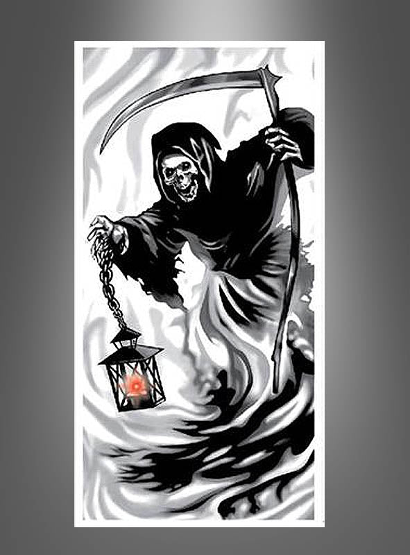 Der Sensenmann in einem schwarzen Umhang, der eine Sense und eine rot leuchtende Laterne hält, umgeben von wirbelndem Nebel vor grauem Hintergrund – perfekt als auffälliges Türposter Halloween 76 x 152 cm mit LED-Beleuchtung. Diese gruselige Halloween-Dekoration verwandelt Ihren Eingangsbereich und sorgt bei Ihren Gästen für eine unheimliche Atmosphäre.