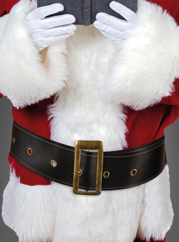 Eine Person in einem Nikolauskostüm hält ein aufgeschlagenes Buch vor das Gesicht, trägt weiße Handschuhe und hat den „schwarzen, breiten Gürtel mit Metallschnalle“ um die Taille.