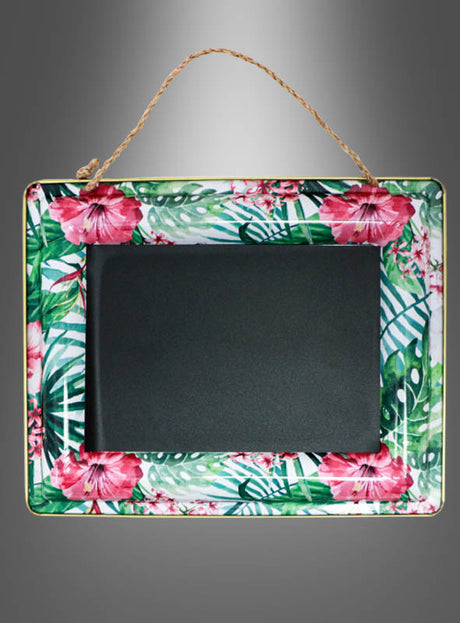 Rechteckiger Rahmen „Metall Tafel tropische Blumen“ mit schwarzem, leerem Mittelteil und einer Aufhängeschnur, verziert mit einem farbenfrohen Blumenmuster vor einem grauen Hintergrund mit Farbverlauf – ideal als stilvolles Deko-Element oder als einzigartige Hawaii-Partydekoration.