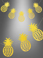 Die „Hawaii Ananas Girlande mit Glitzer“ (3 Meter) besteht aus goldenen, mit Glitzer verzierten Ananas-Papierausschnitten, die als Girlande vor einem grauen Hintergrund mit Farbverlauf aufgereiht sind – die perfekte festliche Dekoration für Ihre Hawaii-Party. Diese funkelnde Glitzer-Dekoration verleiht jeder Feier einen tropischen Touch.