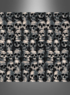 Ein sich wiederholendes Muster aus dicht aneinander gereihten menschlichen Schädeln füllt das gesamte Bild vor einem neutralen Hintergrund mit Farbverlauf aus – damit ist diese XXL-Totenkopf-Wanddekoration im Format 120 x 600 cm der perfekte Blickfang, um Ihre Halloween-Dekoration aufzuwerten.