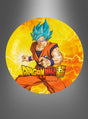 Der „Dragon Ball“-Pappteller (23 cm) zeigt die Anime-Figur Son Goku mit blauen Haaren und einem orangefarbenen Outfit, bereit zum Kampf auf einem runden Teller vor einem auffälligen gelben Blitzhintergrund – perfekt für jede Kindergeburtstagsfeier.