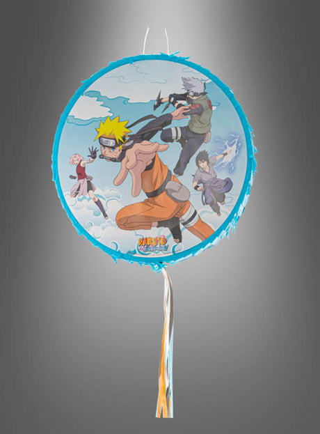 Die Naruto-Piñata für Kindergeburtstage im runden Design zeigt beliebte Naruto-Anime-Figuren – Naruto, Sasuke, Sakura und Kakashi – vor einem blauen Hintergrund mit Wolken. Mit ihren herabhängenden Bändern ist sie die perfekte Anime-Partydekoration für jede Kindergeburtstagsfeier im Naruto-Stil.
