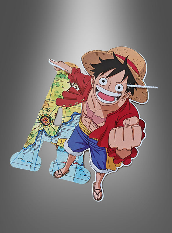 Klar! Hier ist eine überarbeitete Version des Satzes unter Verwendung Ihrer Produktdaten: Die einteilige Papiergirlande „Happy Birthday“ (200 cm) zeigt eine Anime-Figur mit Strohhut und roter Weste, die voller Energie vor einem großen Buchstaben „A“ mit Kartenmotiv posiert – perfekt für Anime-Partydekorationen oder als Teil einer fröhlichen Geburtstagsfeier.