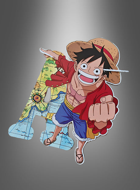 Klar! Hier ist eine überarbeitete Version des Satzes unter Verwendung Ihrer Produktdaten: Die einteilige Papiergirlande „Happy Birthday“ (200 cm) zeigt eine Anime-Figur mit Strohhut und roter Weste, die voller Energie vor einem großen Buchstaben „A“ mit Kartenmotiv posiert – perfekt für Anime-Partydekorationen oder als Teil einer fröhlichen Geburtstagsfeier.