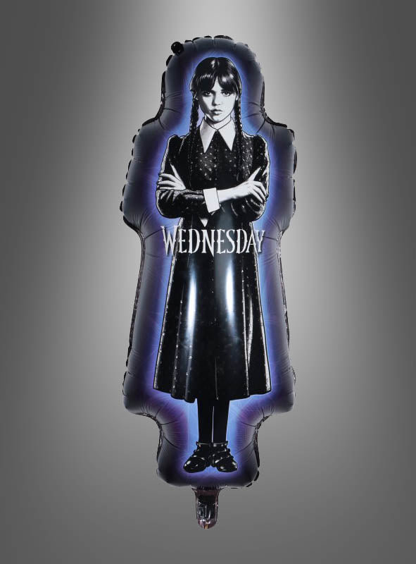 Der „Wednesday“-Folienballon (39 x 89 cm) zeigt einen Ballon in Form eines Mädchens mit geflochtenen Haaren, das ein dunkles Kleid trägt, die Arme verschränkt hat und auf dem das Wort „WEDNESDAY“ aufgedruckt ist. Er eignet sich perfekt als Dekoration für einen Kindergeburtstag im Stil der Addams Family – ideal für jede Feier von Fans der Serie.