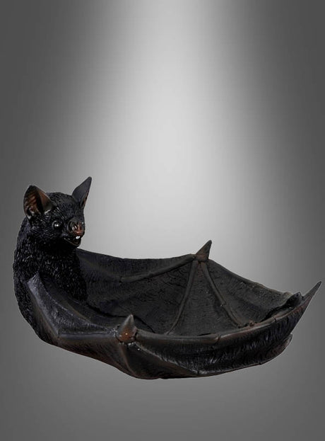 Eine „Deluxe Fledermaus“-Schale (24 cm) aus Kunstharz in Schwarz, gestaltet als Fledermaus mit ausgebreiteten Flügeln vor einem grauen Hintergrund mit Farbverlauf – ideal als auffällige gotische Tischdekoration oder unverwechselbare Halloween-Dekoration.