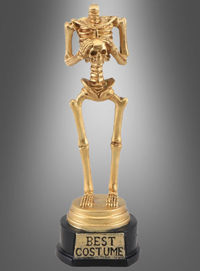 Eine „Goldene Skelett-Trophäe für das beste Halloween-Kostüm“ steht auf einem schwarzen Sockel mit der Aufschrift „Best Costume“ vor einem grauen Farbverlauf – die ideale Auszeichnung für jeden Gewinner des besten Halloween-Kostüms.