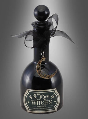 Eine schwarze Glasflasche mit der Aufschrift „Witch’s Brew“, einem runden Stopfen, einem schwarzen Band und einem Halbmond-Anhänger – die „Hexentrank“-Flasche (8 x 19 cm) ist die perfekte Halloween-Dekoration vor einem grauen Hintergrund mit Farbverlauf.