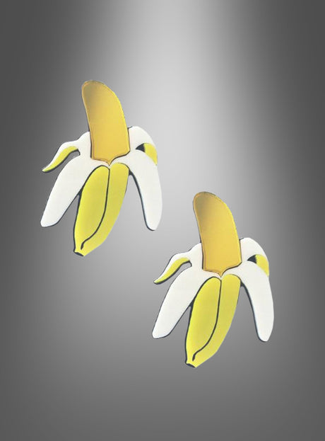 Zwei Illustrationen im Cartoon-Stil, die geschälte Bananen in Gelb und Weiß zeigen, sind vor einem grauen Hintergrund mit Farbverlauf abgebildet und fangen den verspielten Charme der „Acryl-Ohrringe Banane“ ein – eine ideale Inspiration für fantasievolle Modeschmuck-Designs.