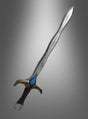 Das „Schwert aus Schaumstoff 88 cm“ ist ein Metallschwert mit einer geraden, zweischneidigen Klinge, einem gold-blauen Griff und einer Schlaufe am Ende des Griffs. Es ist im Stil eines hochwertigen LARP-Schaumstoffschwerts gestaltet und wird vor einem grauen Hintergrund mit Farbverlauf präsentiert.