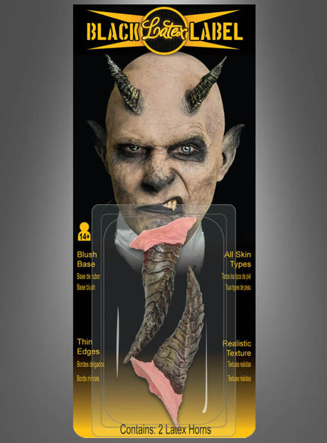 Abgebildet ist ein Set mit „Latex Hörner Dämon Tinsley“-Aufklebern, auf denen eine kahlköpfige Person zu sehen ist, die die Hörner auf der Stirn trägt – ideal für Dämonen-Cosplay. Auf der Verpackung werden die dünnen Ränder und die realistische Textur hervorgehoben, die ein authentisches und auffälliges Erscheinungsbild garantieren.