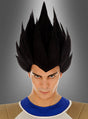 Eine Person mit ernstem Gesichtsausdruck trägt die Vegeta-Perücke aus „Dragon Ball Z“ für Erwachsene – eine große, stachelige schwarze Perücke – sowie ein Kostüm, das an ein „Dragon Ball Z“-Cosplay erinnert, und steht vor einem grauen Hintergrund mit Farbverlauf.