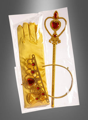 Das „Goldene Krone Prinzessin“-Set ist ein wunderschön verpacktes Kostüm-Set, das goldene Handschuhe, ein goldenes Stirnband, ein mit roten Edelsteinen verziertes goldenes Zepter und ein passendes Armband mit roten, herzförmigen Verzierungen enthält – ideal als Geschenk für Mädchen. Diese eleganten Accessoires aus dem Prinzessin-Kostüm sind wunderschön auf einem grauen Hintergrund arrangiert.