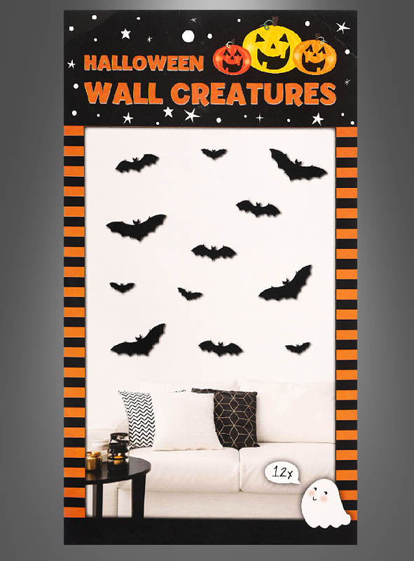 Wir stellen vor: das „12er Fledermäuse Papier-Deko-Set mit Klebeband“ – ein Halloween-Dekorationsset mit 12 schwarzen Fledermaus-Ausschnitten, perfekt als Fledermäuse-Deko-Set. Auf der Verpackung ist es über einem weißen Sofa mit Kürbissen und einer Geisterillustration abgebildet – eine ideale Wahl für die Halloween-Dekoration in Ihrem Zuhause.