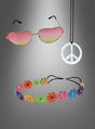 Das „Herzbrille mit Hippie-Schmuck“-Set, bestehend aus einer rosa getönten Pilotenbrille, einer weißen Halskette mit Peace-Zeichen aus dem „Peace-Schmuck“-Set und einem bunten Blumenstirnband, wird vor einem grauen Hintergrund präsentiert – das perfekte Hippie-Kostümzubehör für Ihren Retro-Look.