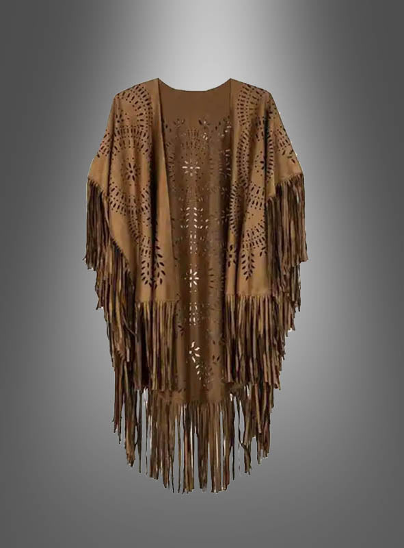 Wandelbarer Poncho mit Fransen in Braun, aus Wildleder im Boho-Stil mit ausgeschnittenen Blumenmustern und langen Fransen an den Seiten und am Saum – erinnert an ein stilvolles Indianerkostüm und wird vor einem sanft verlaufenden grauen Hintergrund präsentiert.