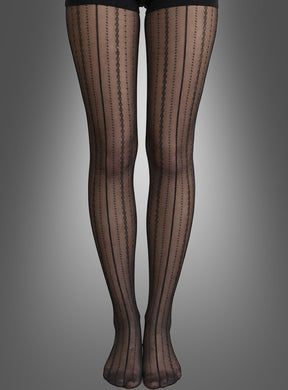 Eine Person trägt die „Elegante Feinstrumpfhose mit dekorativem Linienmuster“ in Schwarz, die sich durch ein vertikales Muster aus gepunkteten und durchgehenden Streifen auszeichnet, und steht vor einem neutralen, grau verlaufenden Hintergrund.
