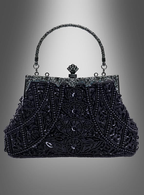 Die schwarze Handtasche im Stil der 20er Jahre mit Pailletten besticht durch aufwendige schwarze Perlenstickerei, kunstvolle Blumenmuster und zarte Perlenstickerei. Diese exquisite Vintage-Abendtasche mit Metallverschluss und dekorativem Henkel wird vor einem grau abgestuften Hintergrund präsentiert und verkörpert perfekt die zeitlose Eleganz der Handtaschen der 20er Jahre.